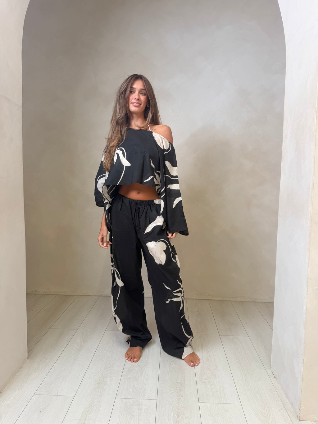 Ivy Cape Top - Dramatic Floral