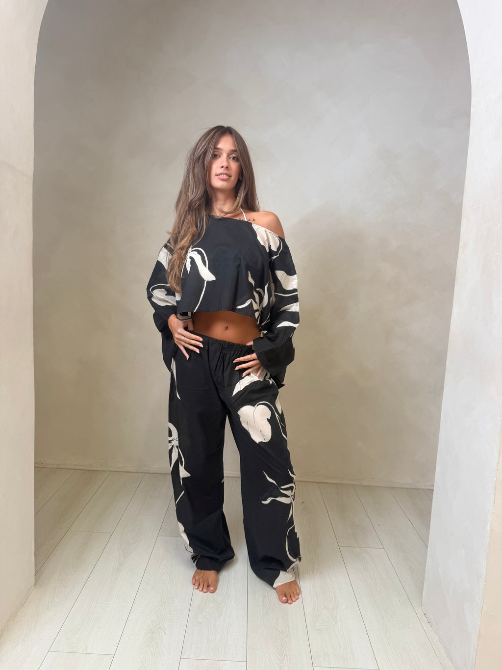 Ivy Cape Top - Dramatic Floral