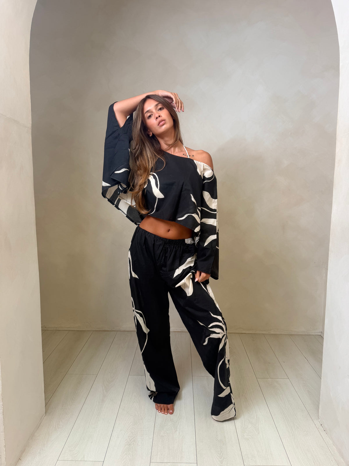 Raya Trousers - Dramatic Floral