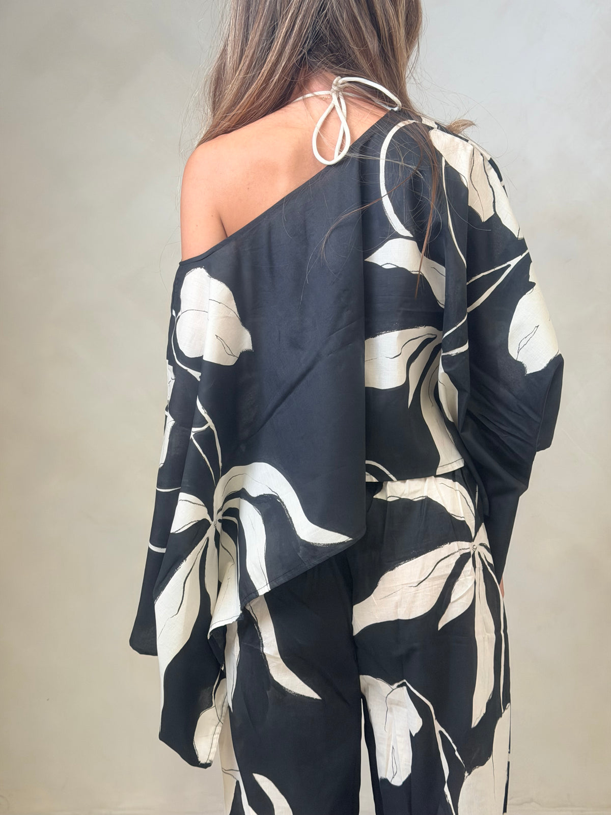 Ivy Cape Top - Dramatic Floral
